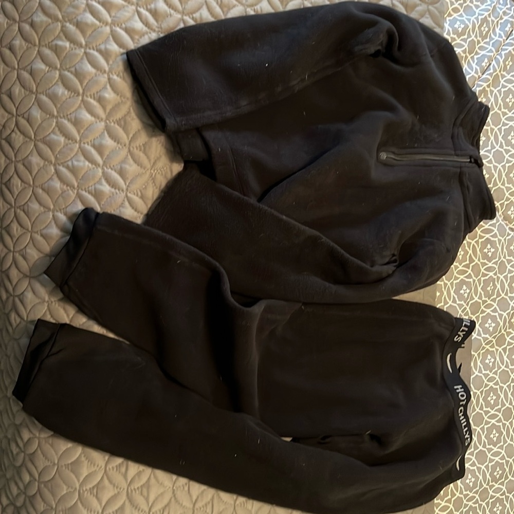 Never worn Hot Chillys La Montana thermal set